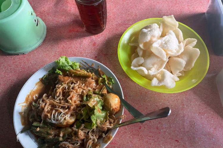 Rekomendasi 5 Tempat Surga untuk Menikmati Gado-gado, Salad Khas Surabaya, dengan Porsi Jumbo mulai Rp 12 Ribuan!