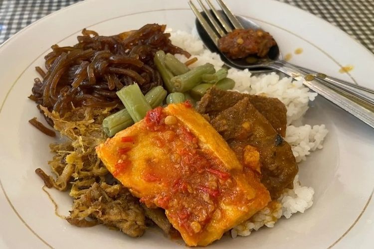 Menikmati Kelezatan Nasi Empal di Surabaya: 3 Tempat Spesial Ini Wajib Dicoba!