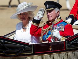King and Queen cheered by thousands at Trooping the Colour King and Queen cheered by thousands at Trooping the Colour