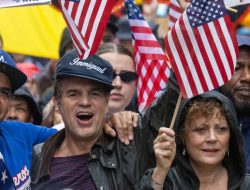 Stars Rally at No Kings Protest: Susan Sarandon and Mark Ruffalo Join Hollywood Heavyweights Stars Rally at No Kings Protest: Susan Sarandon and Mark Ruffalo Join Hollywood Heavyweights