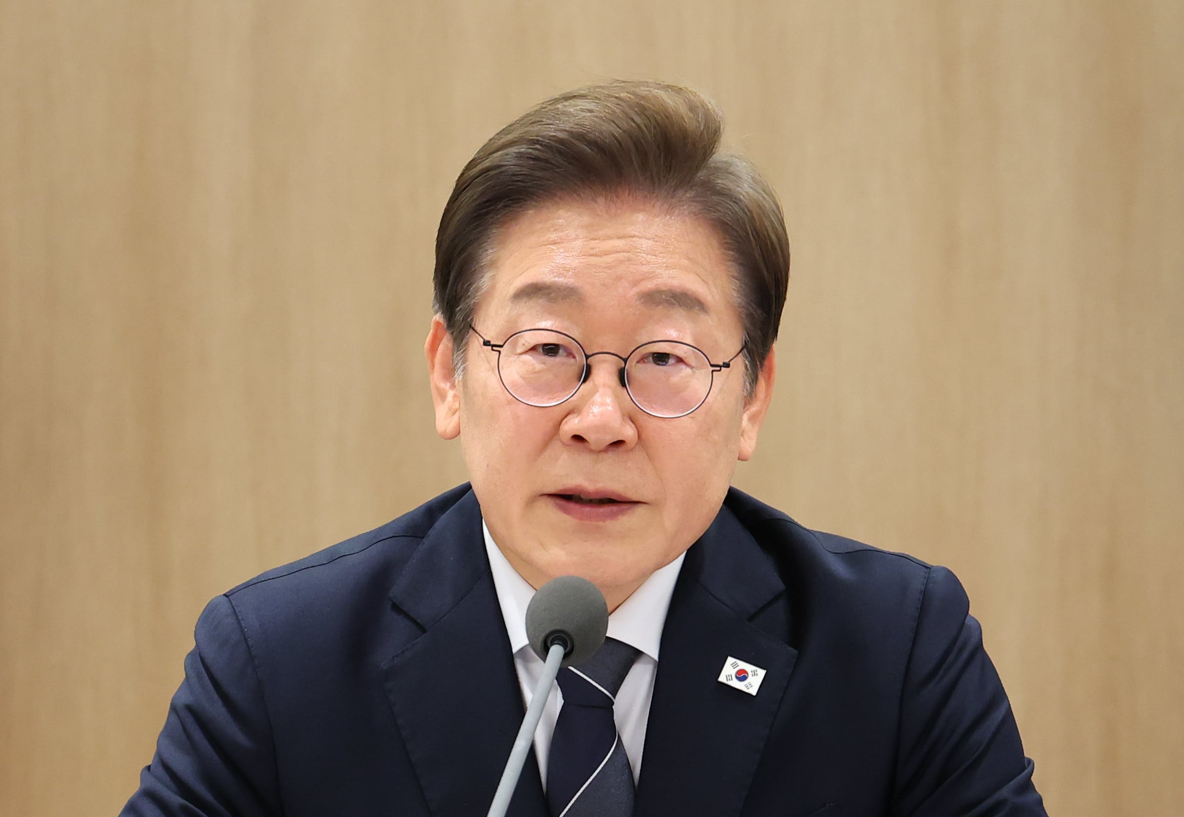 Lee Cracks Down on Anti-Pyongyang Leaflet Campaigns, Threatens Legal Action | International Edition (English)