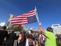 Crowds Unite at ‘No Kings’ Rally in Sarasota to Protest Crowds Unite at ‘No Kings’ Rally in Sarasota to Protest