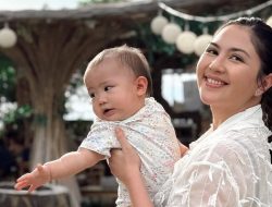 Jessica Mila Acuhkan Komentar Gemuk Pasca Nikah, Fokus Utama Tetap Menyusui Si Kecil Jessica Mila Acuhkan Komentar Gemuk Pasca Nikah, Fokus Utama Tetap Menyusui Si Kecil