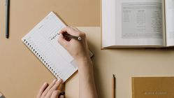 Silakan Sampaikan Pendapat dengan Dasar Teori yang Kuat dalam Diskusi Sesi 8