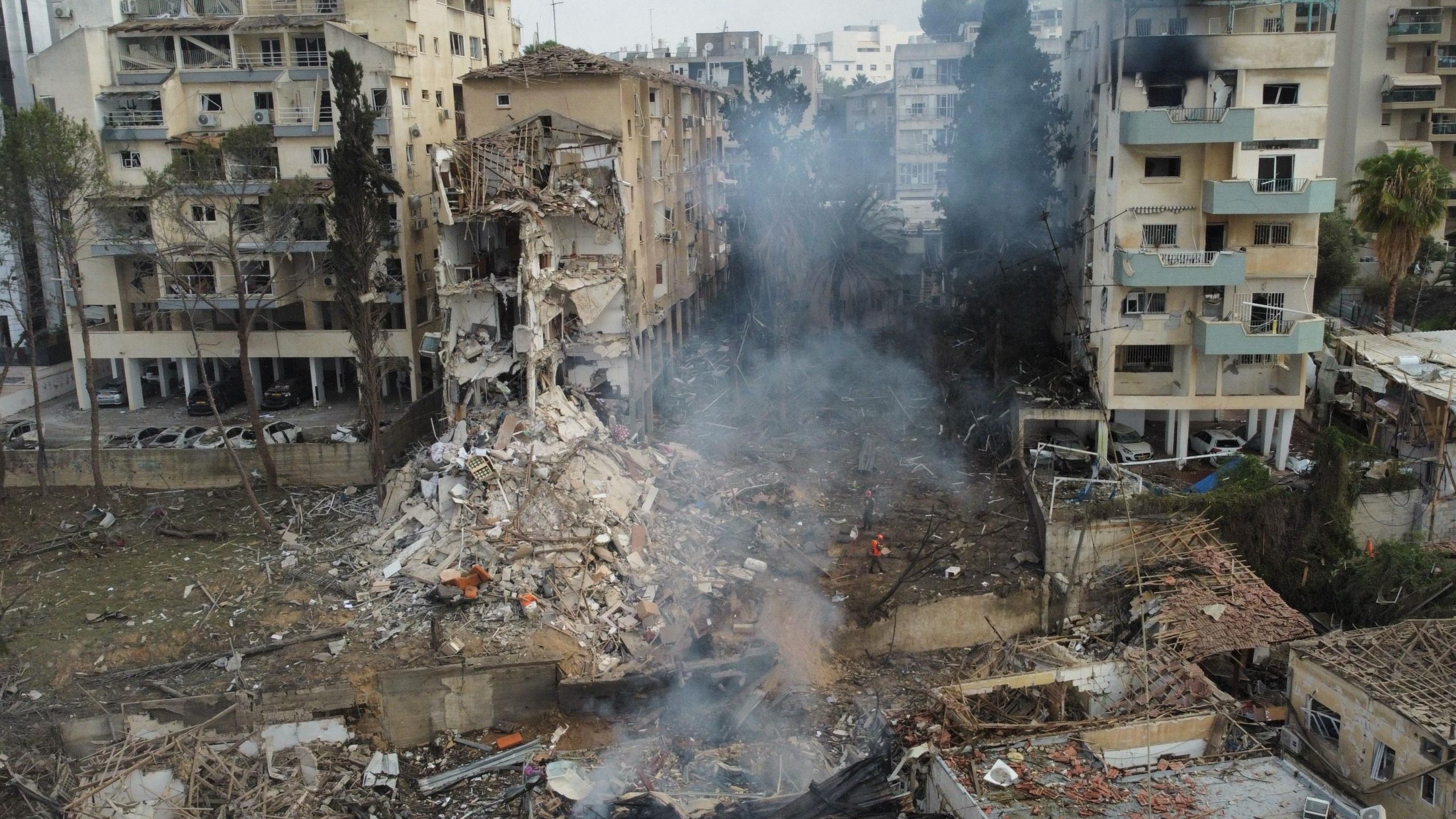 UK Warns: Avoid All Travel to Israel Amid Ongoing Airstrikes