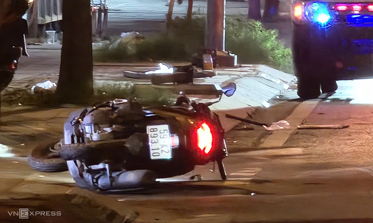 Motorbike Tragedy: Car Crashes into 7 Vehicles, Claiming Mother and Daughter in HCMC