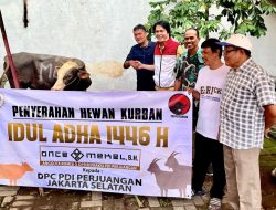 Mekel Ikut Bagikan Hewan Kurban ke Berbagai Masjid di Indonesia Mekel Ikut Bagikan Hewan Kurban ke Berbagai Masjid di Indonesia