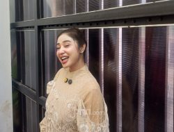 Dewi Persik Ingin Menikah dengan Lelaki Saleh, Begini Alasannya Dewi Persik Ingin Menikah dengan Lelaki Saleh, Begini Alasannya