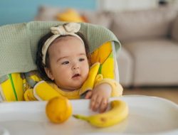 Pisang untuk Si Kecil: Kapan, Cara, dan Jenis Terbaik untuk Diberikan