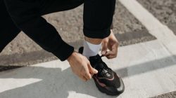 5 Sepatu Sekolah Hitam dari Brand Lokal Indonesia: Nyaman dan Tahan Bila Digunakan untuk Lari!