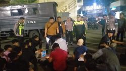 Polres Cirebon Kotaantisipasi Puluhan Remaja Keluyuran Malam Hingga Subuh Polres Cirebon Kotaantisipasi Puluhan Remaja Keluyuran Malam Hingga Subuh