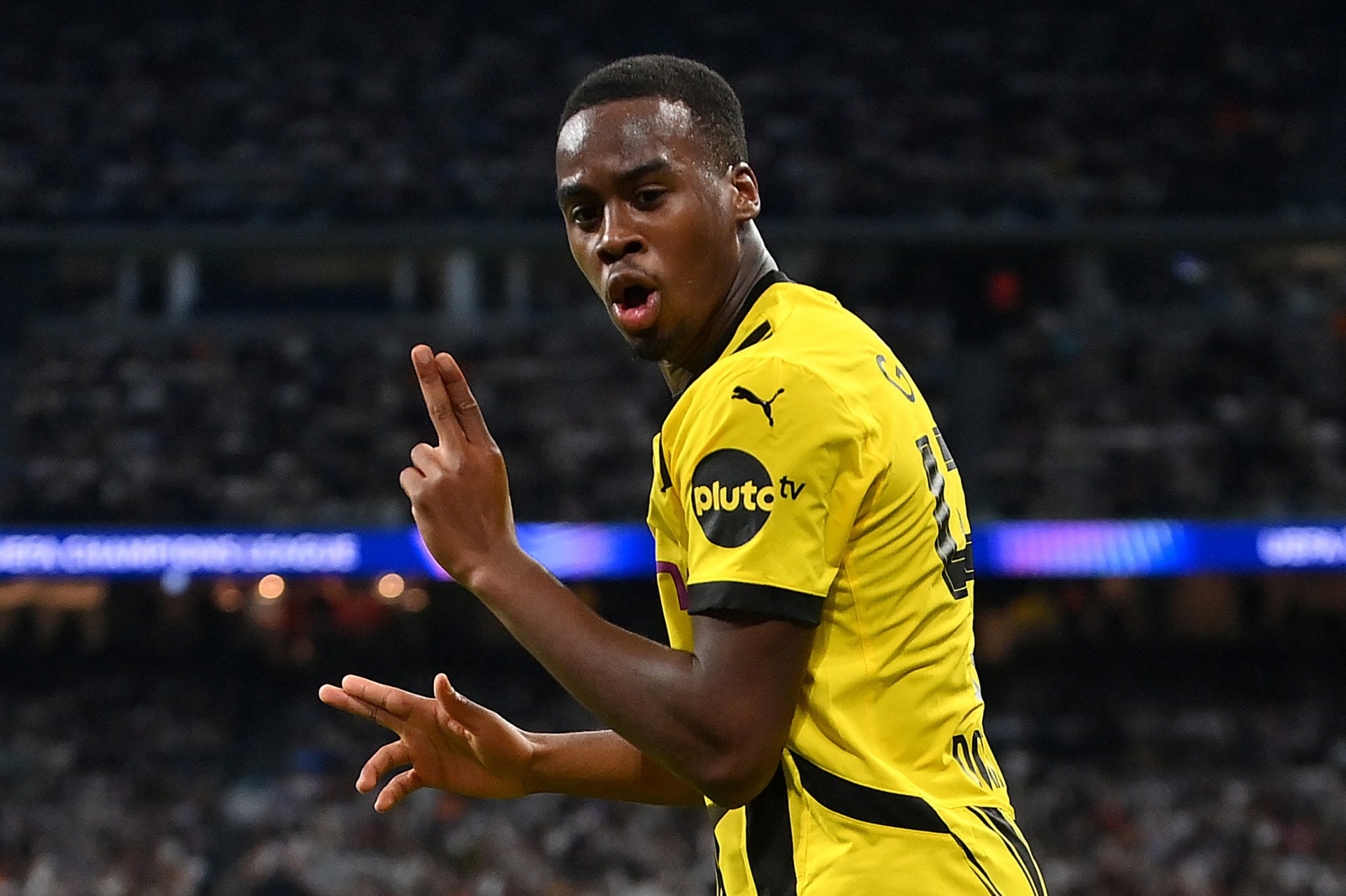 Dortmund Sends Clear Message to Chelsea Over Jamie Gittens Transfer