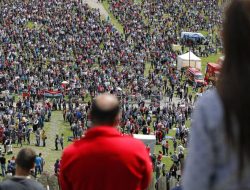 Pilgrims Flood Romania for Europe’s Mega Catholic Pentecost Celebration