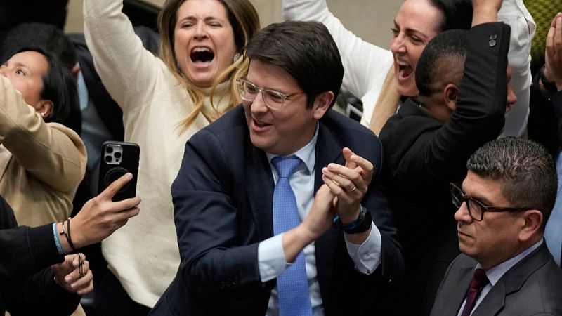 Colombian Presidential Candidate Shot at Bogotá Rally
