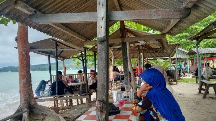 Libur Idul Adha, Pantai Tanjung Natuna Dipenuhi Wisatawan: Nikmati Rekreasi dan Kuliner