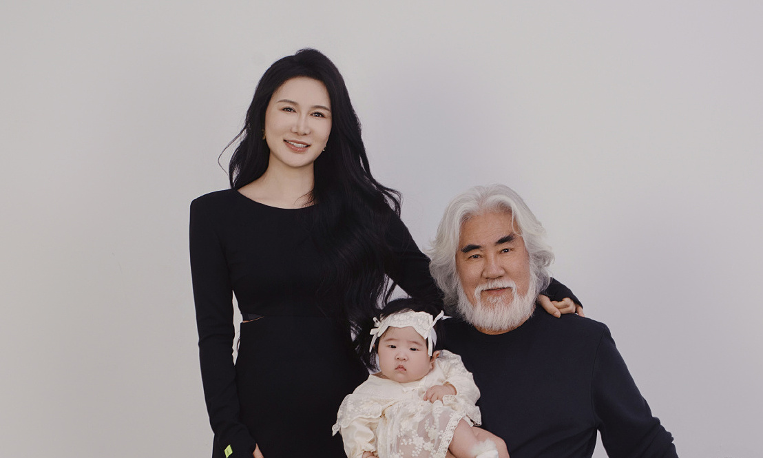 Ex-Wife Slams ‘Wuxia King’ Zhang Jizhong: Accuses Him of Secretly Transferring M in Assets to Current Wife Before Divorce
