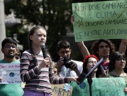 Kapal Bantuan Greta Thunberg untuk Gaza Dihentikan oleh Pasukan Israel Kapal Bantuan Greta Thunberg untuk Gaza Dihentikan oleh Pasukan Israel