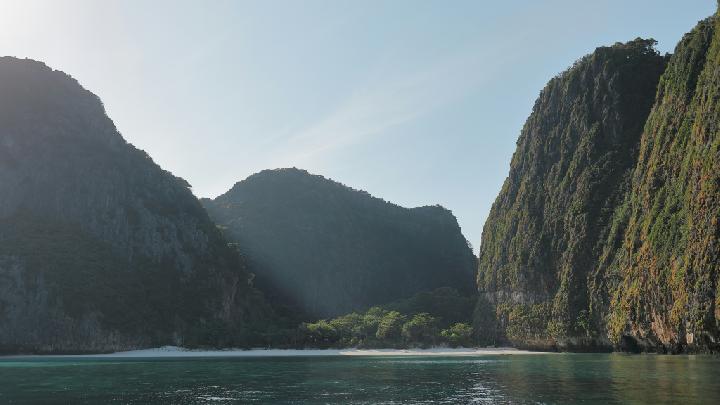 Dua Pantai di Thailand yang Paling Menghiasi Beranda Instagram Anda