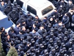 Security Chiefs Suspended Amid Standoff Over Yoon’s Arrest