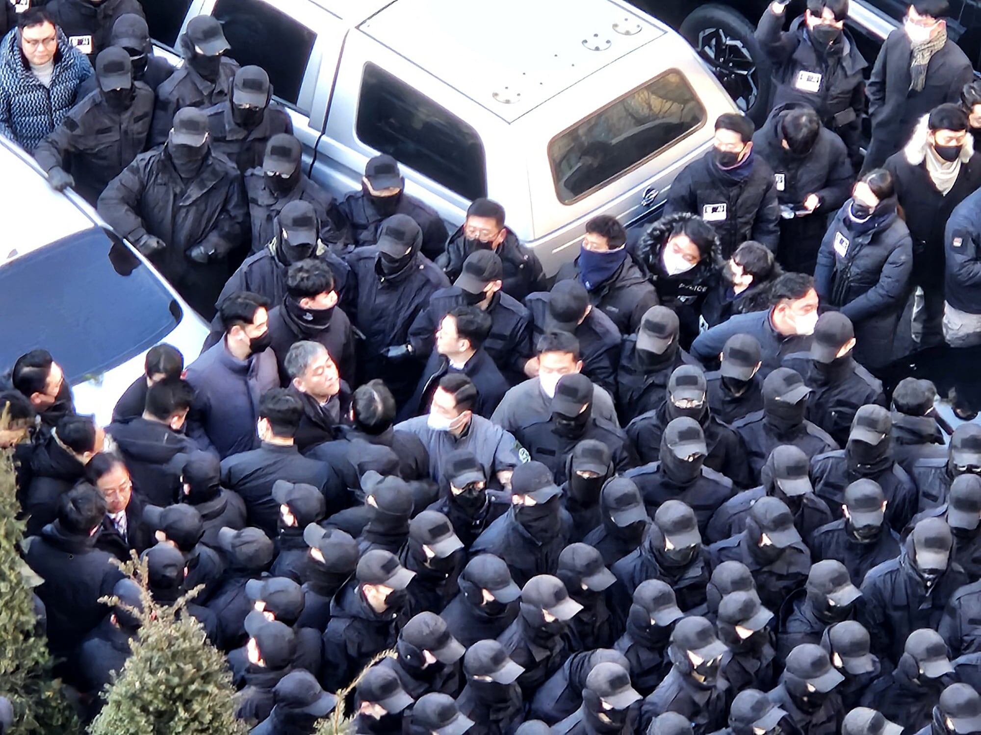 Security Chiefs Suspended Amid Standoff Over Yoon’s Arrest