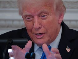 Trump Urges Qatar to Finance Kennedy Center’s “MAGA” Revamp Trump Urges Qatar to Finance Kennedy Center’s “MAGA” Revamp