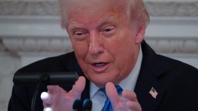 Trump Urges Qatar to Finance Kennedy Center’s “MAGA” Revamp
