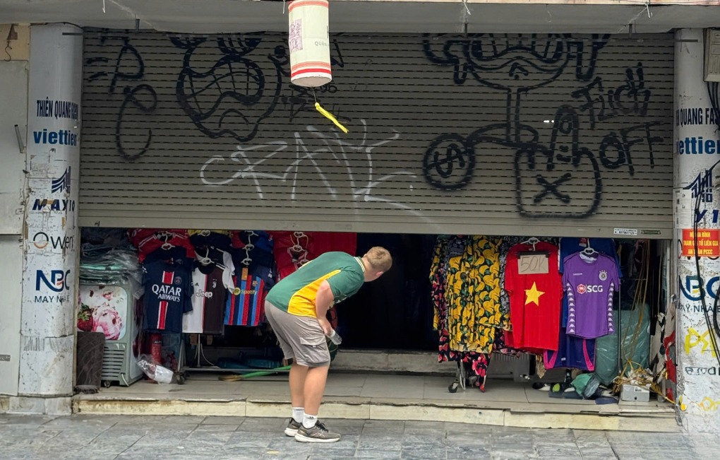 Raids Sweep Hanoi and HCMC: Counterfeit Goods Crackdown as Shoppers Flock to Closed Stores