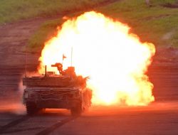 Japan’s GSDF Livestreams Thrilling Live-Fire Exercise Beneath Mount Fuji Japan’s GSDF Livestreams Thrilling Live-Fire Exercise Beneath Mount Fuji