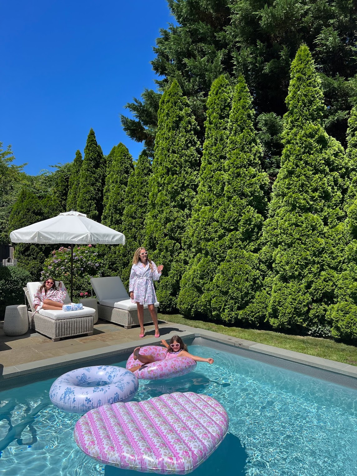 15 Ultimate Pool Floats for Serene Summer Relaxation