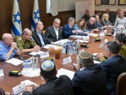 Netanyahu to Meet on Iran Security After Trump Call