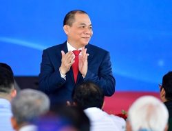 Vietnam’s Tycoon: Pham Nhat Vuong Pours 0M Into VinFast