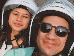 Terpopuler: Kisah Hangat Andrew White: Antarkan-Jemput Anak Naik Motor