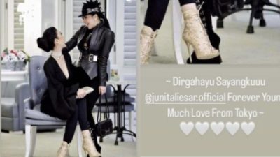 Syahrini Menghijabkan Dirinya Kembali: Penampilan Edgy Serba Hitam untuk Peringatan Spesial