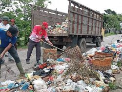 Sampah Menumpuk Selama Seminggu, Jalan Tertutup dan Akses Terhambat Sampah Menumpuk Selama Seminggu, Jalan Tertutup dan Akses Terhambat