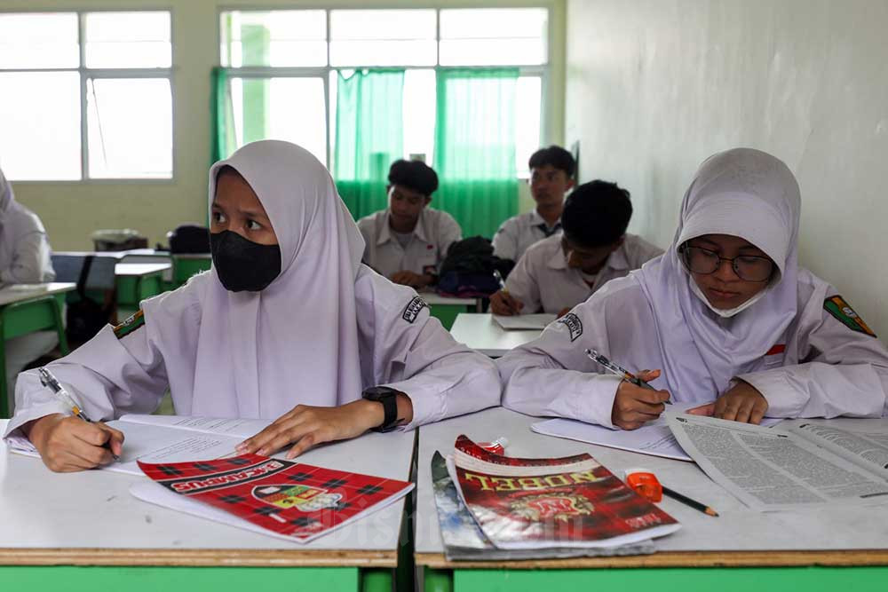 Pendaftar SPMB 2025 di Jabar Melonjak 64.000, Server Tergesa-gesi