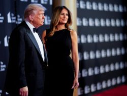 Trump Faces Boos and Cheers at ‘Les Mis’ Performance at Kennedy Center