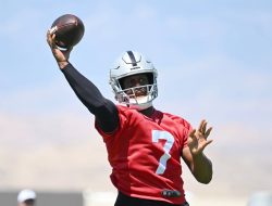 Raiders’ Wide Receiver Seeks Opportunity to Play With Geno Smith in Las Vegas