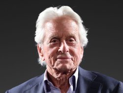 Michael Douglas Unveils Life-Changing Update in Overseas Exclusive Video Michael Douglas Unveils Life-Changing Update in Overseas Exclusive Video