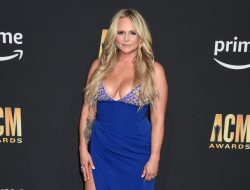 Fans Rave About Miranda Lambert’s Stunning Hair in This Modeling Video Fans Rave About Miranda Lambert’s Stunning Hair in This Modeling Video