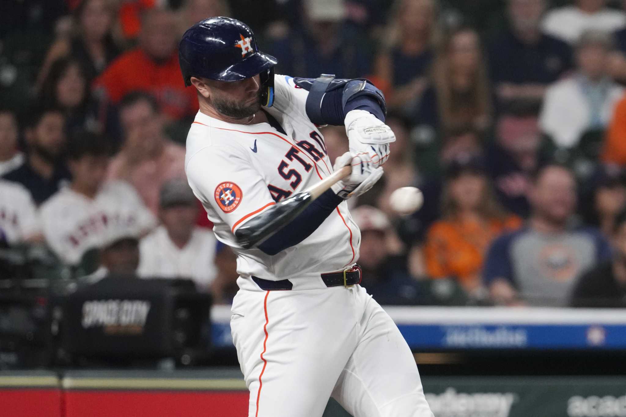 Houston Astros Surge Ahead, Dominating Chicago White Sox with Ryan Gusto’s Support