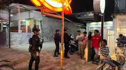 Malam Sunyi Palu Dipatrol Brimob: Sisir Titik Rawan, Cegah Kejahatan Mengintai Malam Sunyi Palu Dipatrol Brimob: Sisir Titik Rawan, Cegah Kejahatan Mengintai