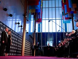 Trump’s Mixed Reception at “Les Misérables” Washington Debut
