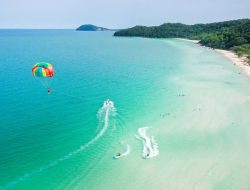 Rebecca Zhu: Hong Kong’s Rising Star Discovers the World’s Second Most Beautiful Island Rebecca Zhu: Hong Kong’s Rising Star Discovers the World’s Second Most Beautiful Island