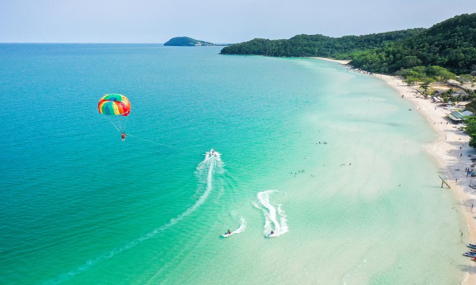 Rebecca Zhu: Hong Kong’s Rising Star Discovers the World’s Second Most Beautiful Island