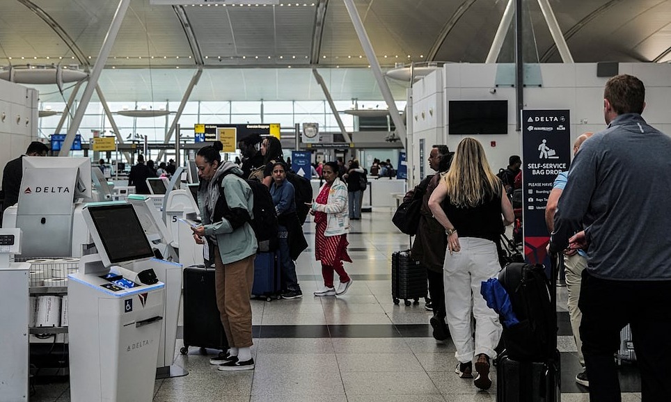 Global Giants: World’s Largest Economy Sees Plunge in International Visitors