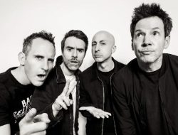 Simple Plan Luncurkan Trailer dan Lagu Theme The Kids in the Crowd Simple Plan Luncurkan Trailer dan Lagu Theme The Kids in the Crowd