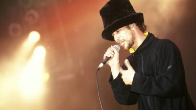 ’90s Pop Legend, 55, Stuns Crowd with Surprise Wembley Stadium Show’