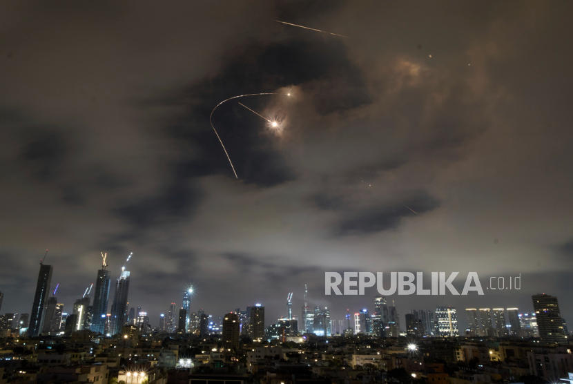 Israel Klaim Tewaskan Komandan Iran, Rudal Meluncur dan Langit Timur Tengah Gemuruh Balasan