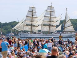 Sailing Spectacle in Germany’s Kiel Attracts 170,000 Enthusiasts