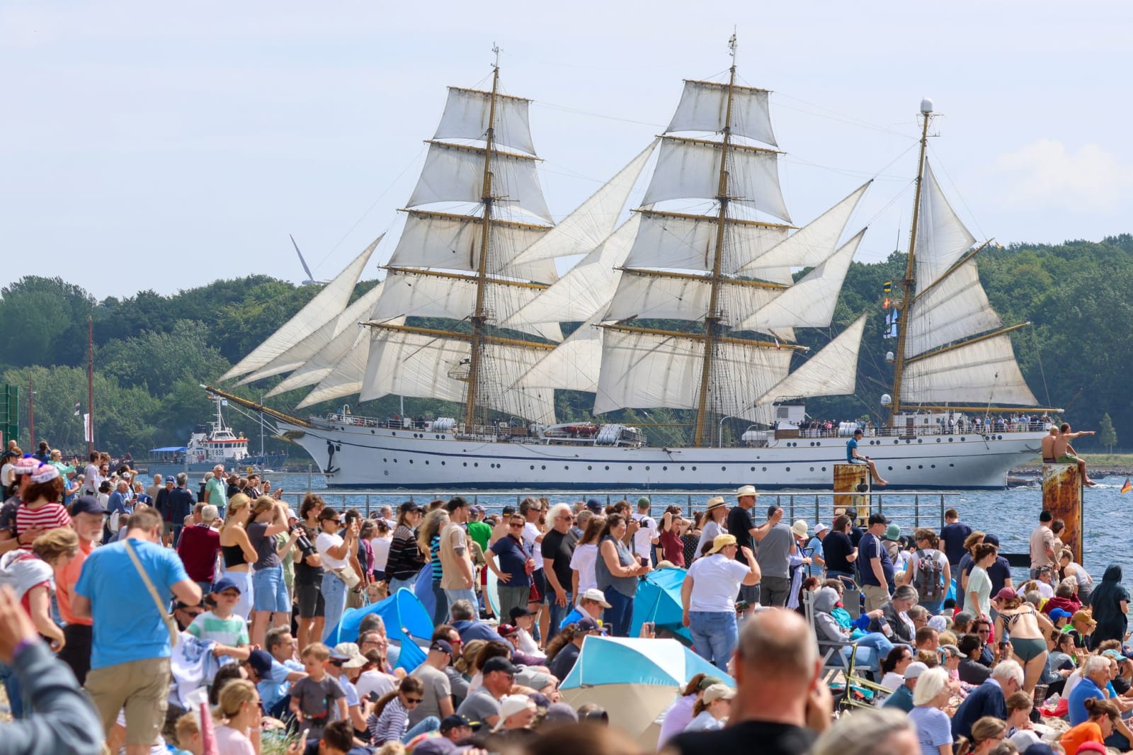 Sailing Spectacle in Germany’s Kiel Attracts 170,000 Enthusiasts
